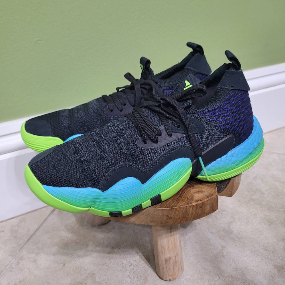 NWT Adidas Boost Trae Young 2.0 Basketball Shoes Black H06473 Mens Size 10.5